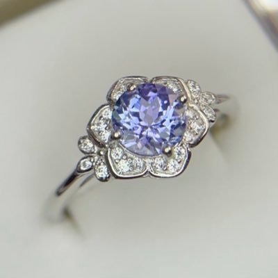 宝石、手磨き、レジンで楽しい石沼民42ct😊ルピーとプリンセスを集めています。四角系カット好き。#石禁同盟#プリンセスカッ党#ネルピン同盟#フロライ党#石沼裁縫部 ※フォロー外の人からのメッセージ通知来ません🙏