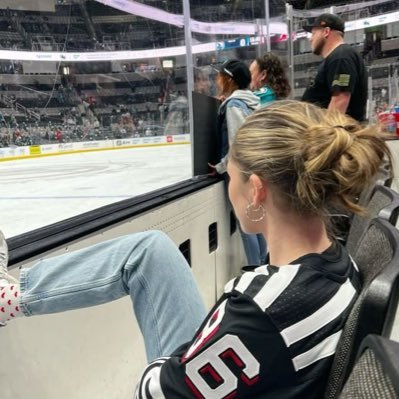 hughstudies's profile picture. vestibulanda de med apaixonada por hockey e taylor swift | #studytwt