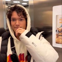 ell ᡣ𐭩 saw omar!! (@royal_archive) 's Twitter Profile