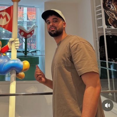 MrKevinCruz's profile picture. Opino de política como si pudiera cambiarla, de tecnología como si la programara y de deporte como si estuviera en la cancha. El humor me salva del unfollow.