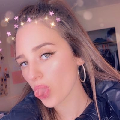 Bi Baby. Locked myself out my old acct lol, follow me back. love to chat. Stop by, don’t be shy, say hi 👋 🤪Age 22