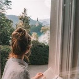 Please don't appear in my dreams, I can't bear the loss of waking up