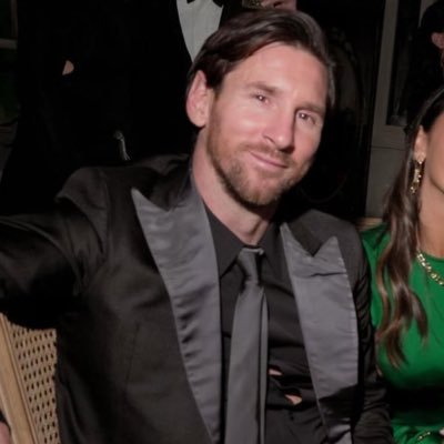 Mirrors - 5:25 @Oliveiramika_ 💍💙 I @Gremio 🇪🇪 l Messi 🇦🇷