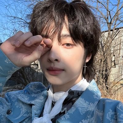 quakjiseode's profile picture. ; #GAON: great, because you and me, we love each other | gaon truther | loving and being loved by #가온 🎸🖤