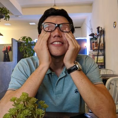 OswaldoA50's profile picture. La poesía es la única verdad.
Poniendo un conejo contra el oído, se oye el ruido del mar.
Aún quedan ensueños rezagados.
Déu et beneeixi.