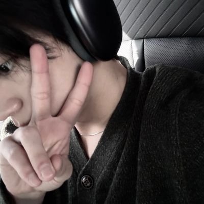 reveurism's profile picture. What’s so hard about love?