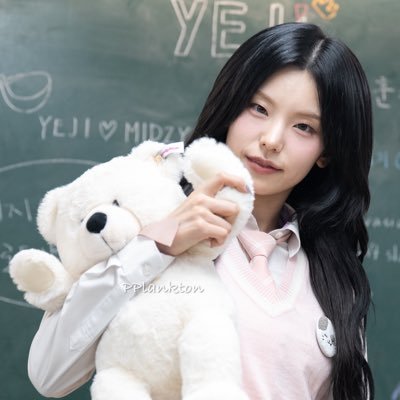 MAMAMOO❤️ ITZY🖤 照片禁止2改🚫
WHEEIN❤️ YEJI🖤 사진 2차 편집 금지 🙏