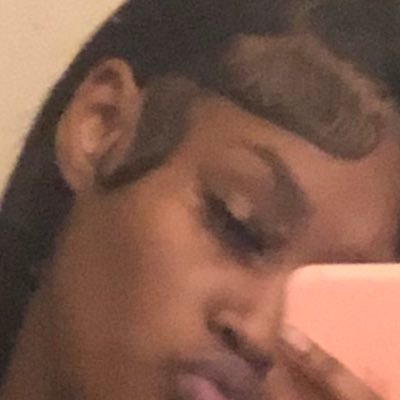 Mz_MariJ's profile picture. 22 | HST grad👩🏾‍🎓 | hairstylist & barber | chi📍| I’m just a girl 💕