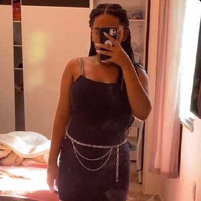 gabiimello09's profile picture. 🤷‍♀️