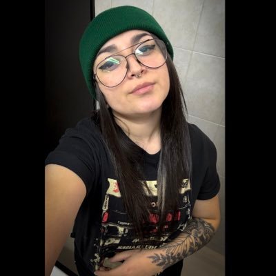 🔸Twitch Affiliate🔸Editora de video y fotógrafa🔸Demasiado gay para funcionar. 🔸she/her/ella 📨nodigasreichel@gmail.com CDMX