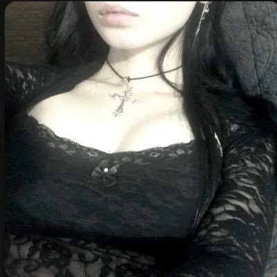 ex streamer turned into my wife’s #1 fan account || request the priv for more based tweets @rottingnovalie
