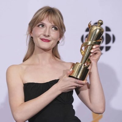 Swingin Canadian singer and bird watcher. 2022, 2023 & 2025 Vocal Jazz Album of the Year JUNO Recipient