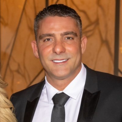 Actor, director and producer of Adult Ent. Català. Brazzers, Reality Kings, Evil Angel, AVN Hall of Fame Insta @realtoniribas https://t.co/HqKCNHhNtu