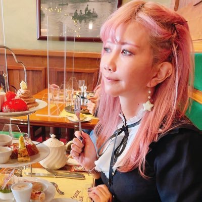 大阪日本橋アンダンテのサイボーグ総長w 沢山のご主人様やお嬢様、メイド達に囲まれて日々楽しく忙しく過ごしています((´^ω^)) 趣味はコスプレ。 甘いものが大好き。 アンダンテメイド階級はゴールド階級です☆ フォロー大歓迎です。 よろしくお願いします。