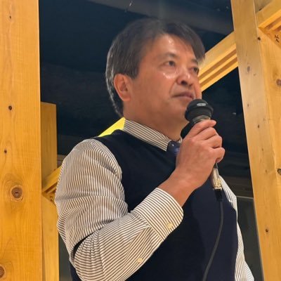 書店員から出版社営業、そのあと公共図書館そしてまた書店員になりました。本屋大賞実行委員、ことしからはじまった10代がえらぶ海外文学大賞のお手伝いもしてます。前職で館長をしていた名古屋市守山・志段味図書館の取組はこちらにhttps://t.co/VO5nKzQiL0