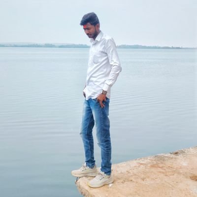 Damu_Patil07's profile picture. हार जाते है लोग अक्सर इश्क़ ऐ मोहब्बत में
और तुम्हें दुर से देखना भी हमारे आंखोकी जीत है …!!