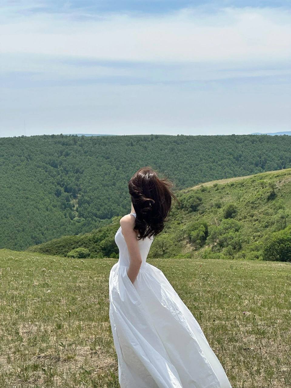 lindsey_pe62855's profile picture. どうぞよろしくお願いします。私の親友は最近日本に帰国しました 。彼女はとても美しく、優しい人で、日本には友達​がいません。ですので、もし35歳以上であれば、彼女のLINE IDを交換していただけるかもしれません：https://t.co/ed1abosBmv