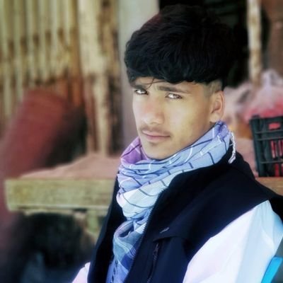 I am an 18 year old Afghan boy🇦🇫
I love football very much ⚽
And I thank God that I am a Muslim🤲
You can be friends but be real not a robot🙅