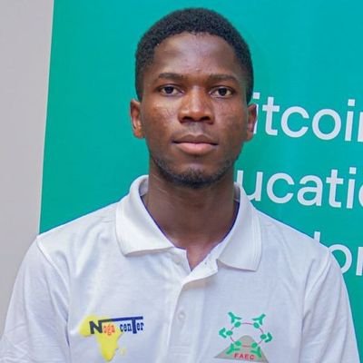 Développeur front-end, Bitcoiner, Analyste des données mathématiques et programmeur en C et Python.