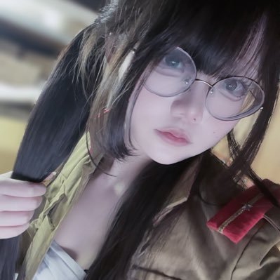 アニカラアーミーズで会えます💕(@anikaraarmy) 琉音(ると)です！ 土日によく出現します👀🤍 引きこもりの体力無し子ちゃん 視力0.04のメガネ軍人