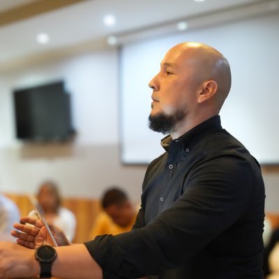 Panameño, profesional en administración. Apasionado del marketing, comunicación política y corporativa. Experto en psicología política y gestión de gobierno.