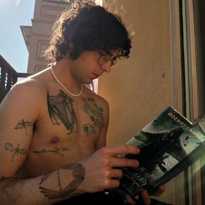 «Im Cassius au Bellona. Son of Tiberius, son of Julia. Morning Knight. And my honor remains»