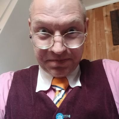 Mikroborgerlig Bergenser
(MMath Uni of Reading, Berks, UK; MSci, Algebra/Alg. Geometry, Uni Bergen, No; MPhil, Phil. and History of ideas, Uni Bergen, Norway