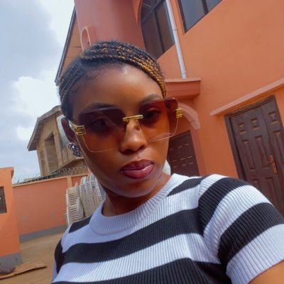 Queenie25280's profile picture. 