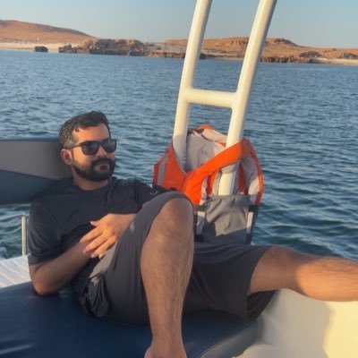 ICosmicLatte's profile picture. شگافِ دل گواہ ہے 
کوئی پیوست تھا یہاں