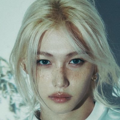 bjangmii's profile picture. always with #더로즈 #스트레이키즈 #엔하이픈