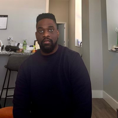 Yo_nYi's profile picture. “Vibes, Papers, Essays,” Naps