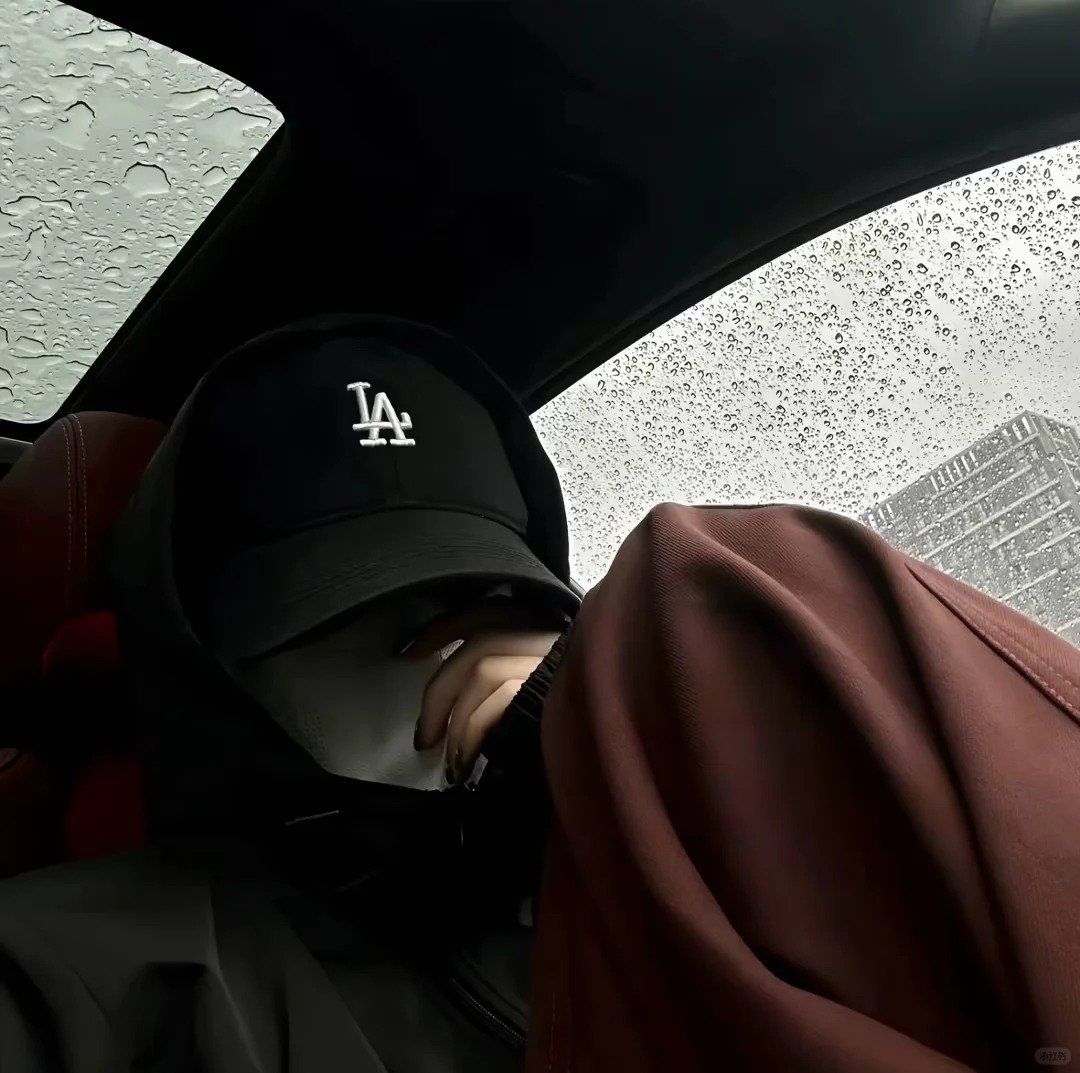 LeschVinni19303's profile picture. 