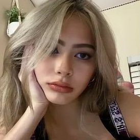 emilie_lin10's profile picture. Trying to involve into new world