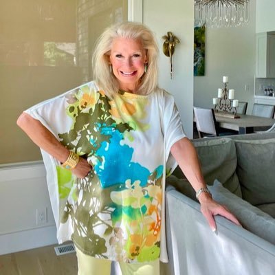 i’m a professional woman, also a lottery millionaire. I'm given $150k to first 1k people who send me a text message on here, we rise by lifting those.