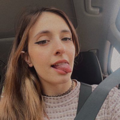 simmingadena's profile picture. 24 - She/Her - 💗💜💙