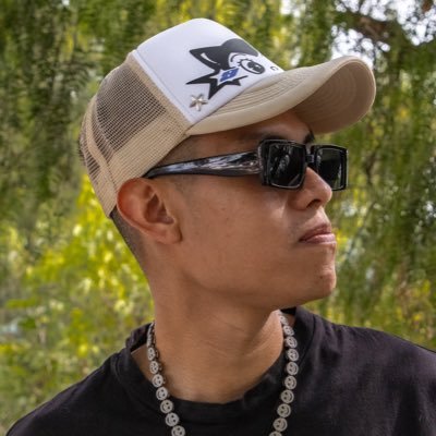 javiskinny's profile picture. 1.80 de pura flacura. Digo muchas pendejadas y estoy cagado.