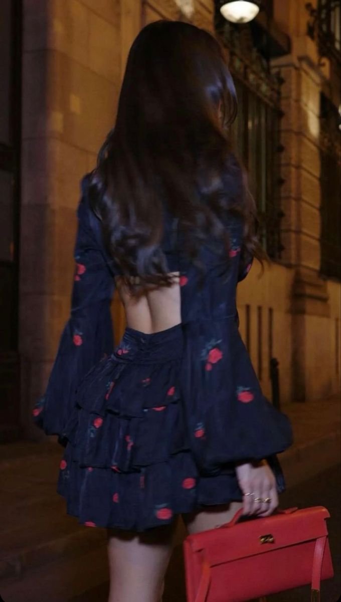 AdellRosen16032's profile picture. 