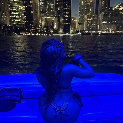 5’3 chocolate baby 🍪NSFW • 21+ NO MEET UPS, I don’t SELL PUSSY. $50 𝒻𝒶𝒸𝑒𝓉𝒾𝓂𝑒𝓈