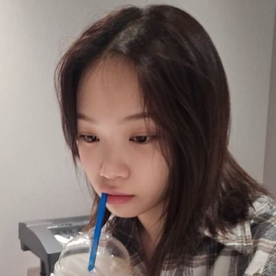 girlinface's profile picture. i think it's attractive when girls and jimin