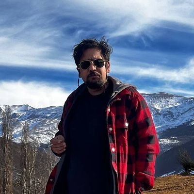 NakhodaBiNam's profile picture. دست به اين مست نزن چون شكنندس...