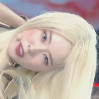 rosa (@blackl0utus) 's Twitter Profile