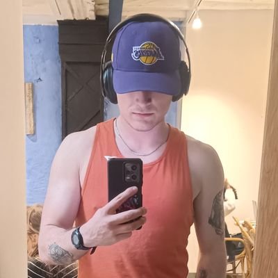 MaxouLhrm's profile picture. Anything you want, just to put a smile on it.☕