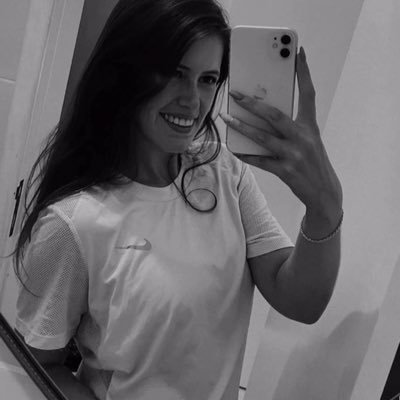 tainastone's profile picture. sls | 25 | 🛵🍺🧉🏋🏻‍♀️🐕🐈