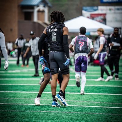 C/O 28 || 6’3 205lb STUDENT ATH || OLB/TE || 3.4 GPA || @GreyhoundFball (JCHS) || #: 718-354-6838 || Email: zaire.jones412@gmail.com ||