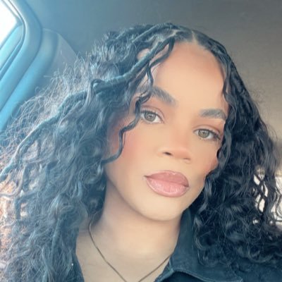a 5’11 black queen 👸🏽🦒🌻💕✨ DMs are closed INDEFINITELY.