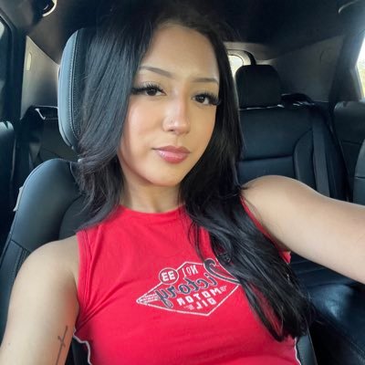 shmoneyesmi's profile picture. 20