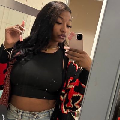 ion wanna talk but i got a lot 2 say 🥲 . @skykiaraaa