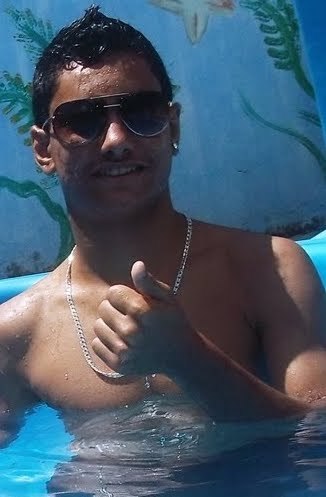 quem me ver , me vê sorrindo e vai ser sempre assim