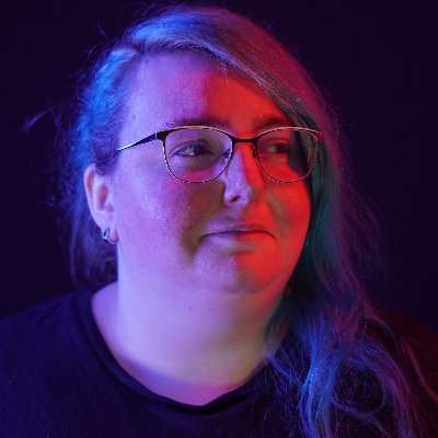 Autodidacte : Designer graphique et Artiste digital. Bénévole/Vacataire Animation chez