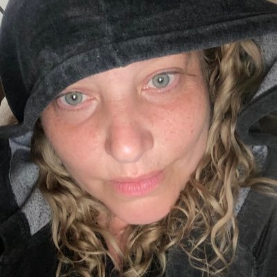 silnramos's profile picture. Palermitana. Fanática de Soda, Pearl Jam, Ramones y La Vela. Hincha de RIVER⚪️🔴⚪️ y hago el mejor budín de pan con caramelo del 🌍. IG: silnramos